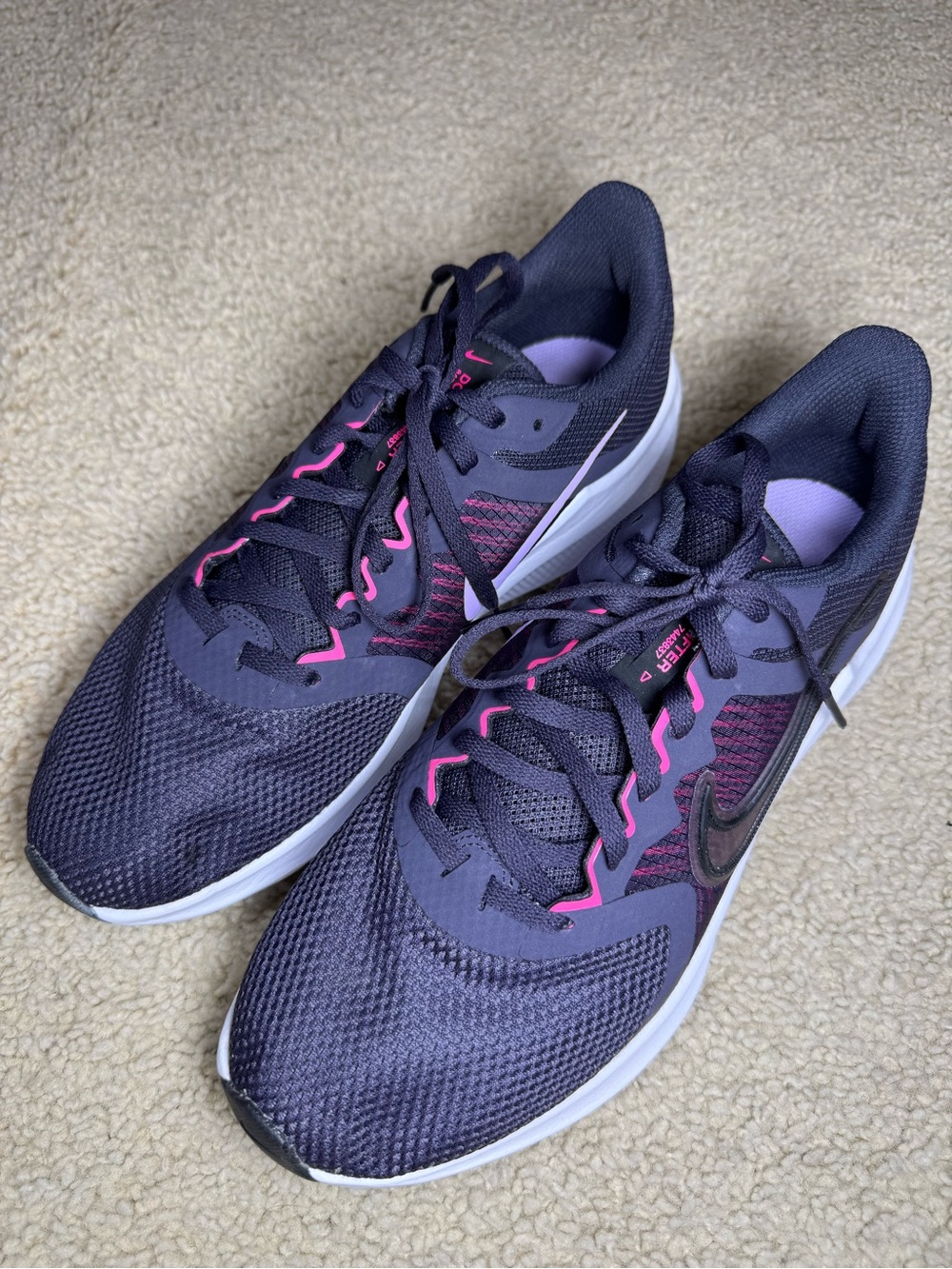 NIKE Women's Downshifter 11 Sneaker Size 9.5